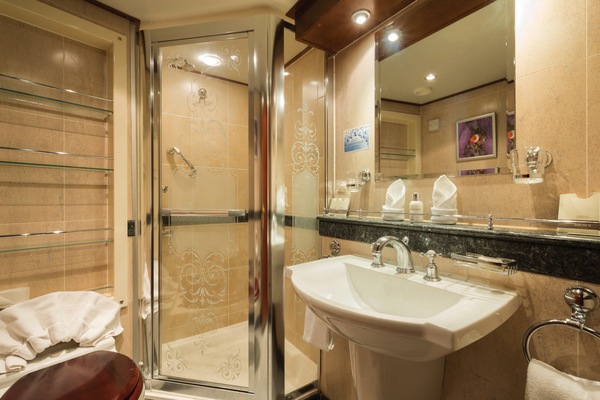 APT Travelmarvel MS Caledonian Sky Owners Suite 0.jpg